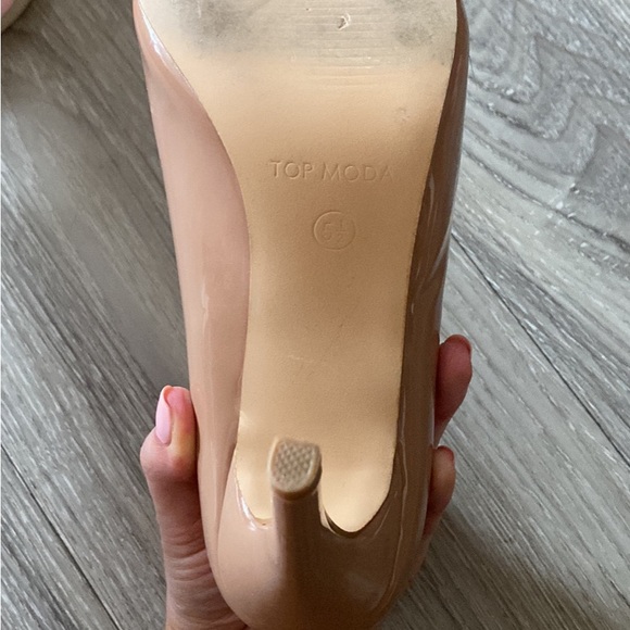 Brand new tan heels - Picture 3 of 3